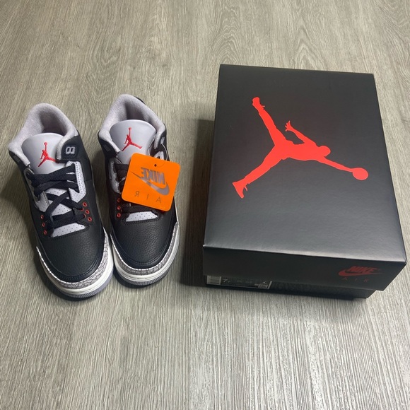 Air Jordan Retro Black Cement GS Shoe Size 7Y Black NWT